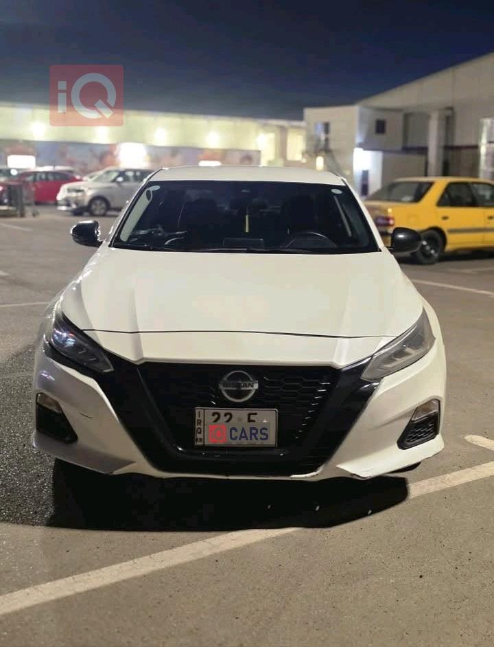 نيسان ألتيما